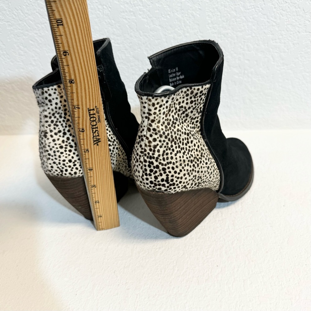 Very Volatile Suede Leather Black and animal print wedge Bootie woman's 10 - Picture 4 of 9